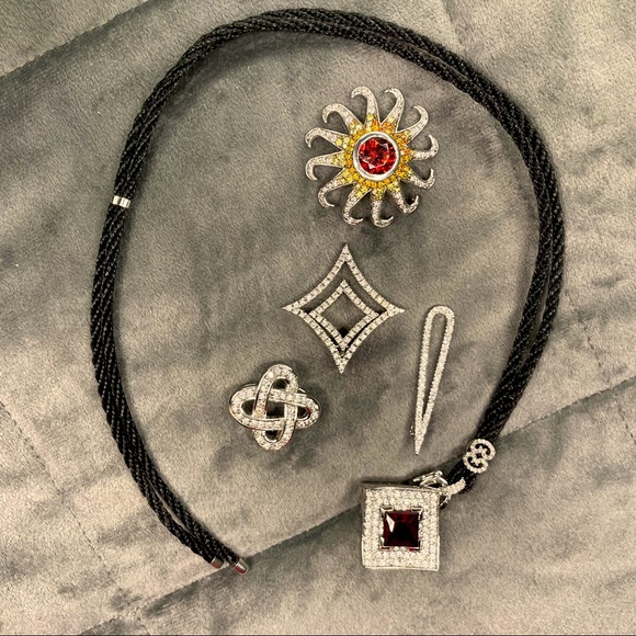 FIVE NECKLACES IN ONE - Picture 10 of 15